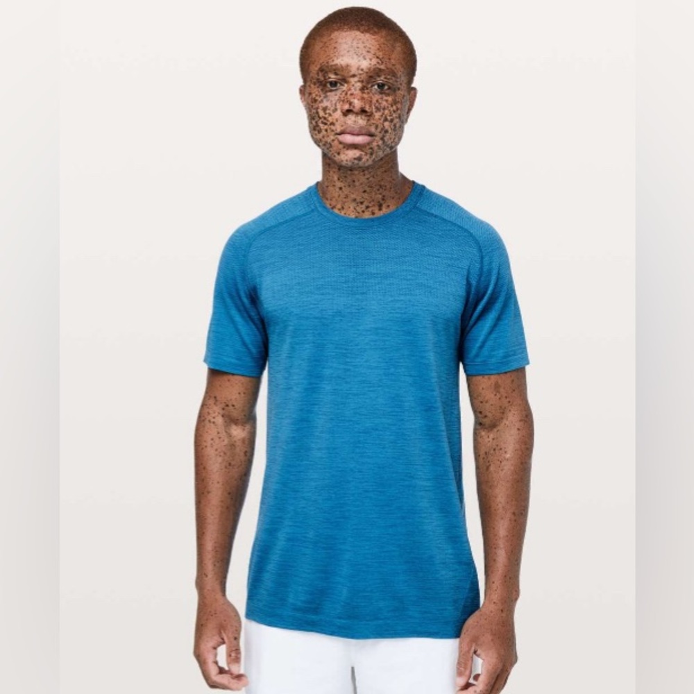 6004- Lululemon Men’s Metal Vent Tech Short Sleeve Dark Royal/Baltic Blue- LG